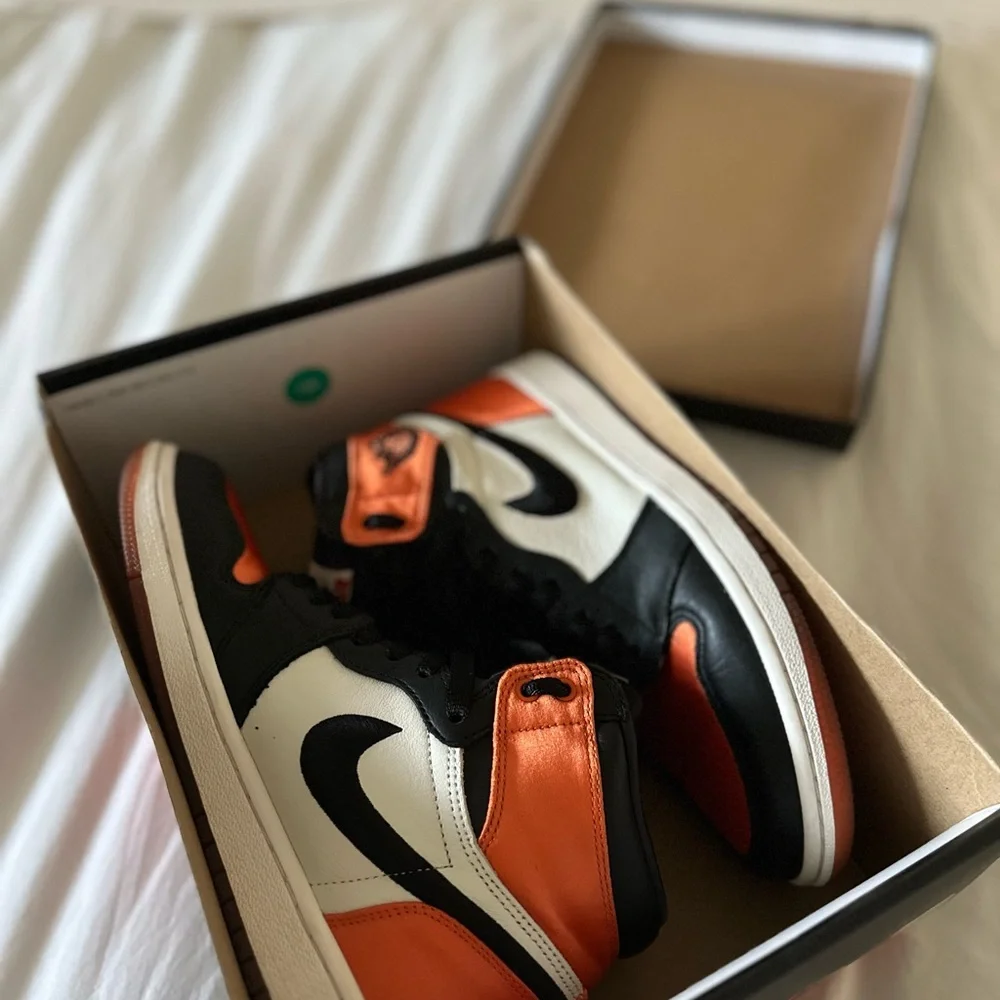 Jordan 1 Satin Shatterboard sneakers